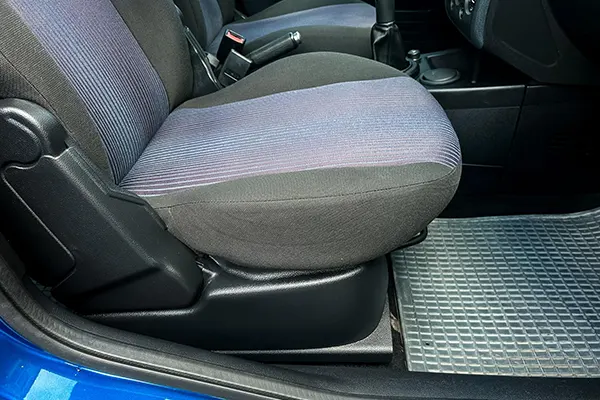 رایج‌ترین دلایل ایجاد صدای جیر جیر صندلی خودرو